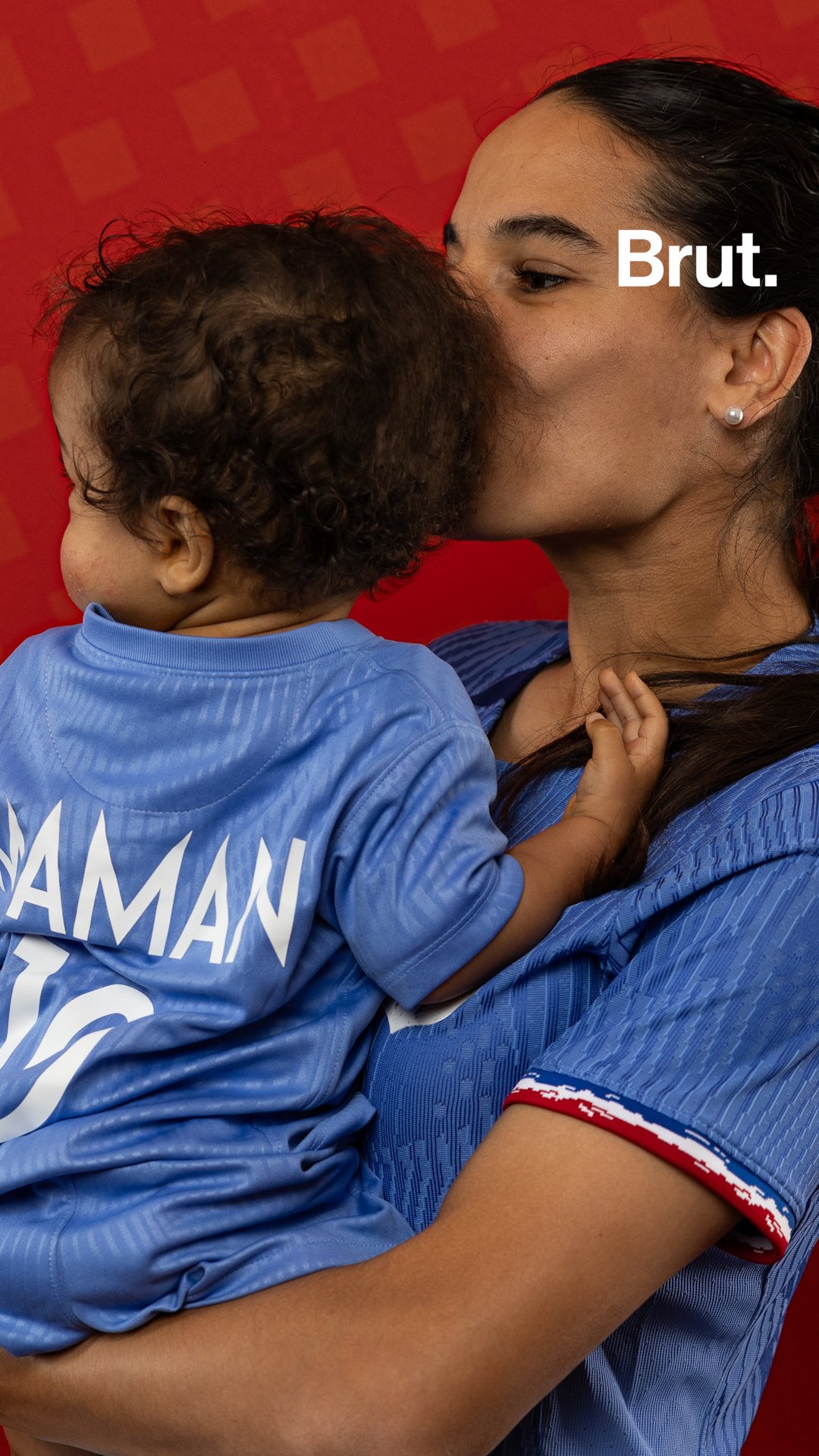 VIDEO. Footballeuse pro et maman, Amel Majri raconte | Brut.