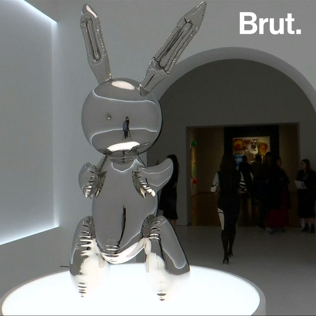 Jeff Koons sculpture breaks auction records