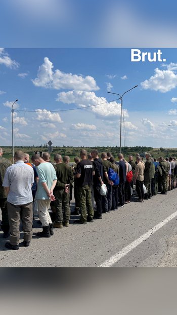 Ukraine and Russia hold large prisoner swap