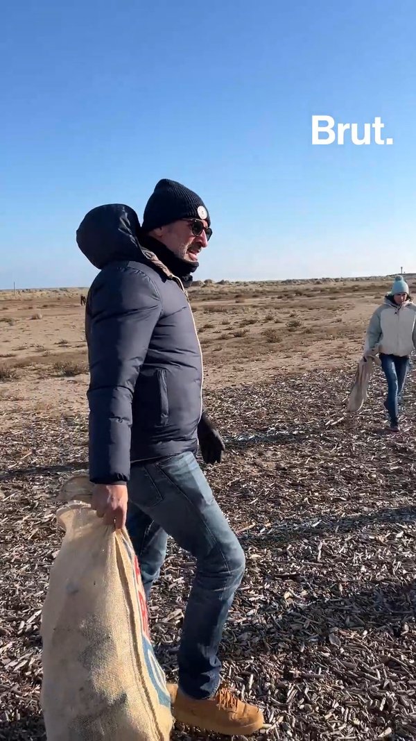 On a ramassé des déchets sur une plage avec Jean Dujardin