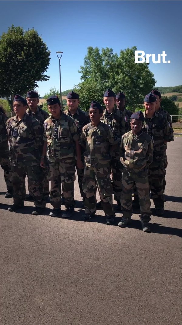 Une Colonie De Vacances Encadree Par Un Ancien Militaire Brut